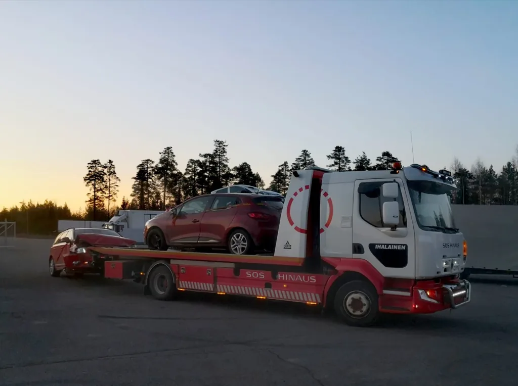 Hinauspalvelu Kotka kahden auton keikalla